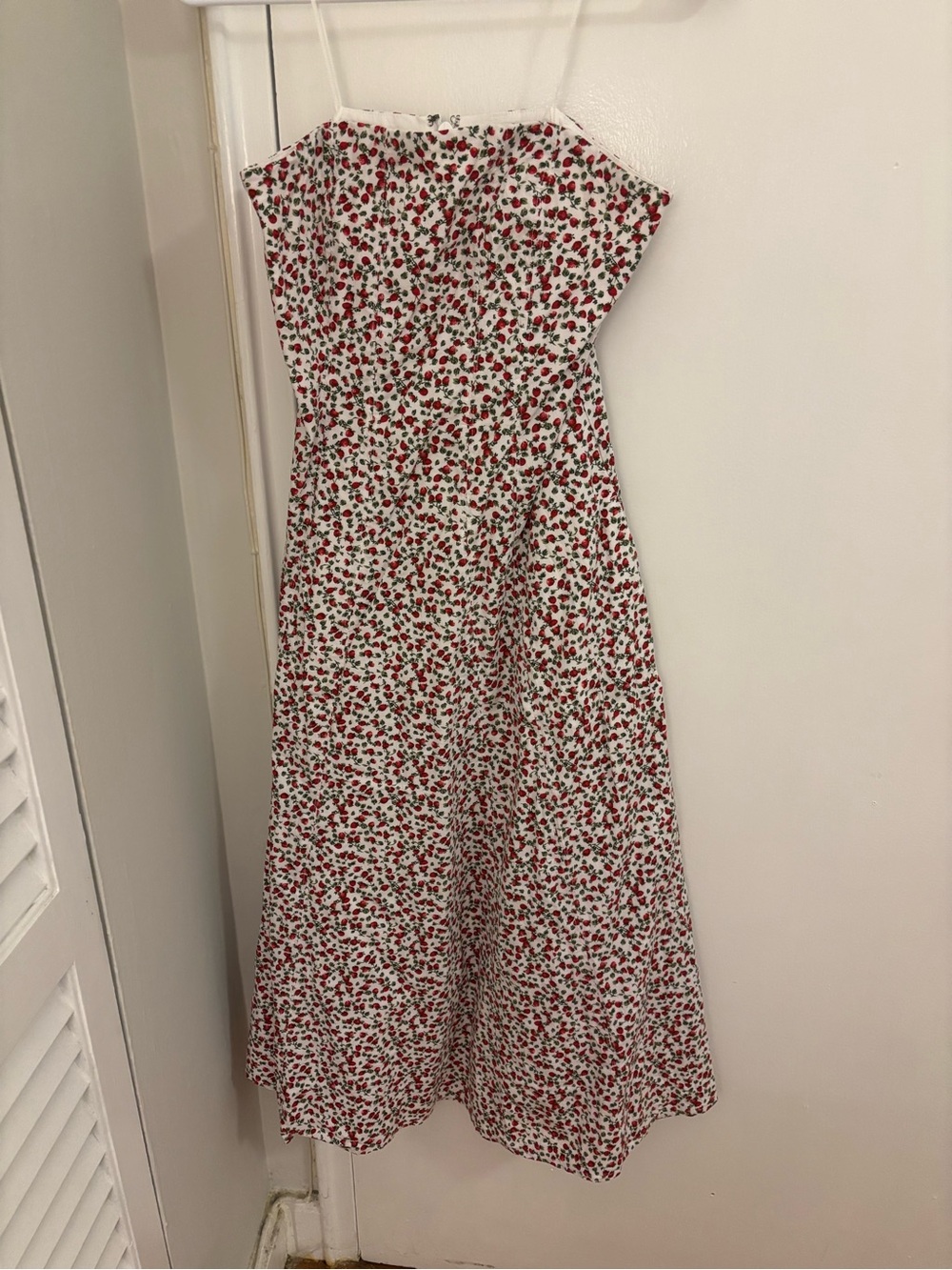 Abercrombie strapless strawberry dress